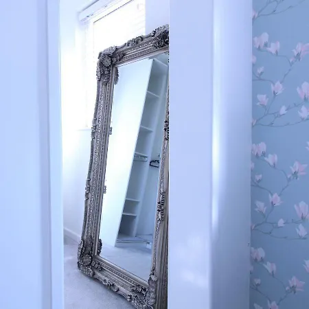 Newquay Escape, 5 Spacious Ensuite Bedrooms & Parking- Simplycheckin Ferienhaus New Quay