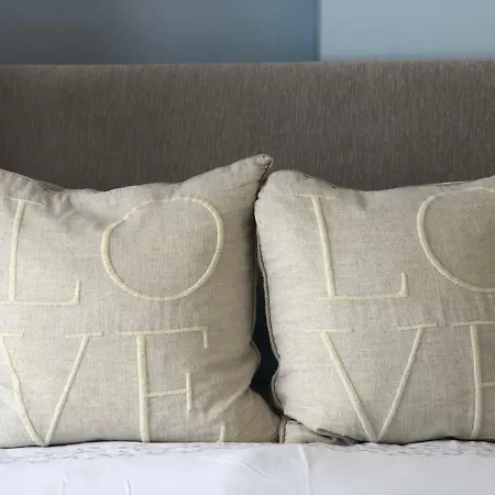 Ferienhaus Newquay Escape, 5 Spacious Ensuite Bedrooms & Parking- Simplycheckin *