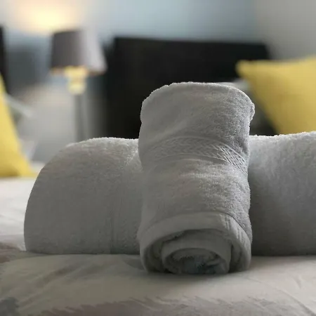 Ferienhaus Newquay Escape, 5 Spacious Ensuite Bedrooms & Parking- Simplycheckin New Quay