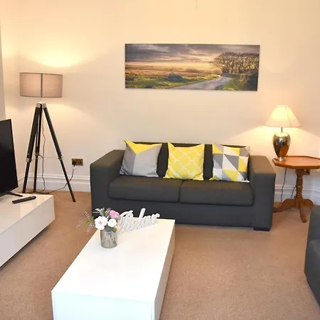 Newquay Escape, 5 Spacious Ensuite Bedrooms & Parking- Simplycheckin