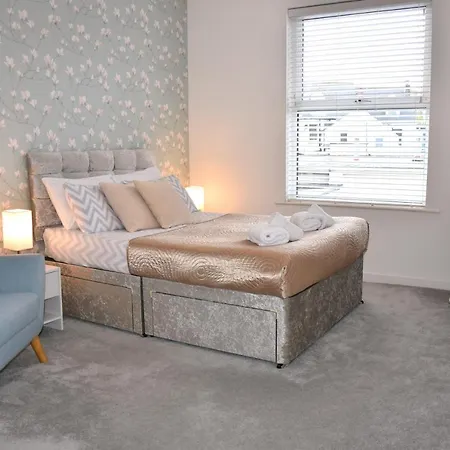Ferienhaus Newquay Escape, 5 Spacious Ensuite Bedrooms & Parking- Simplycheckin *