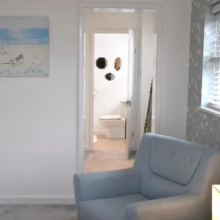 Newquay Escape, 5 Spacious Ensuite Bedrooms & Parking- Simplycheckin Ferienhaus