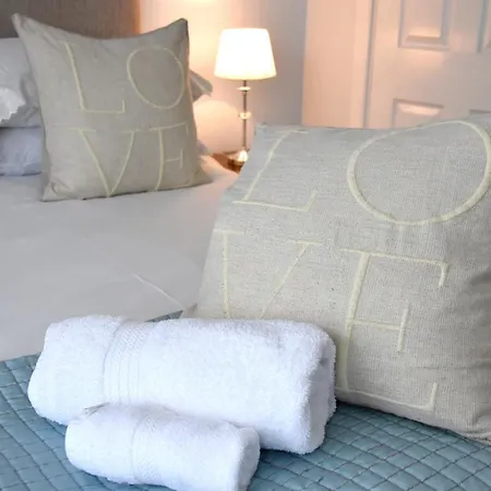 Newquay Escape, 5 Spacious Ensuite Bedrooms & Parking- Simplycheckin * New Quay